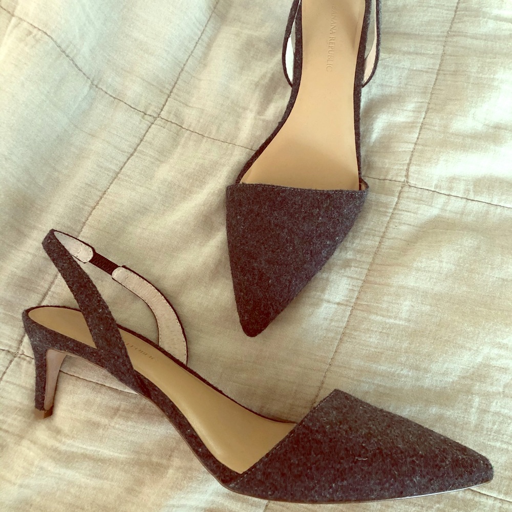 Banana Republic Kitten Heel (Never Worn!)